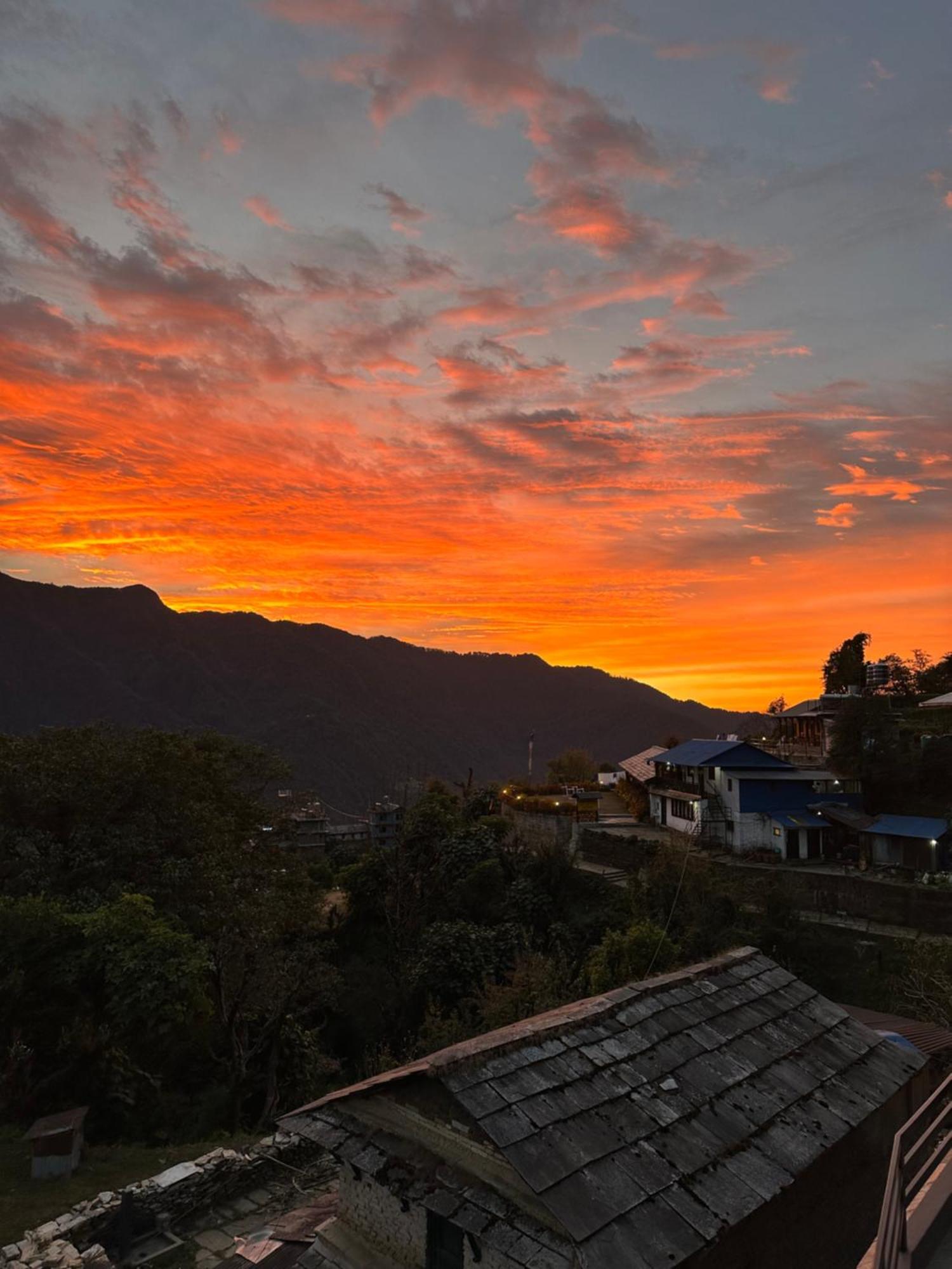 Hill Top Lodge Ghandruk Astam Bagian luar foto